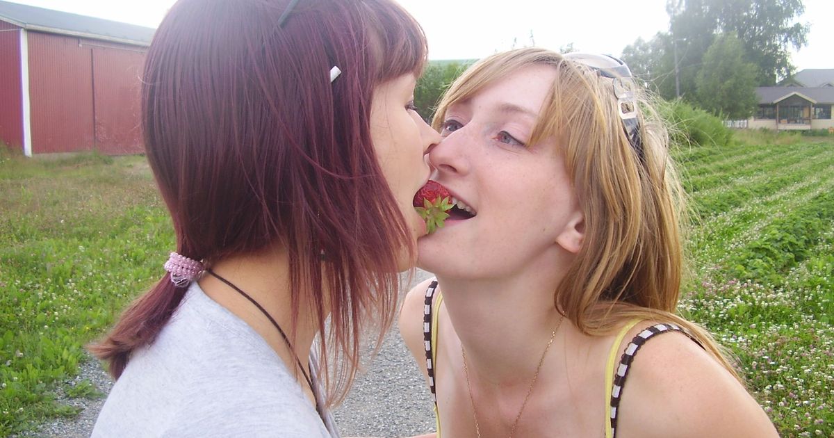 Lesbian private lesson fan pic