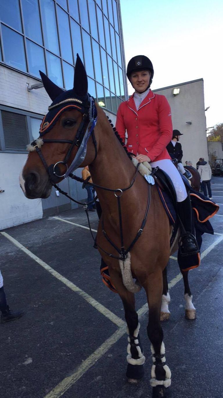 Värske võitja Kaia Loviisa Kink hobusel Adorable Chabalito.