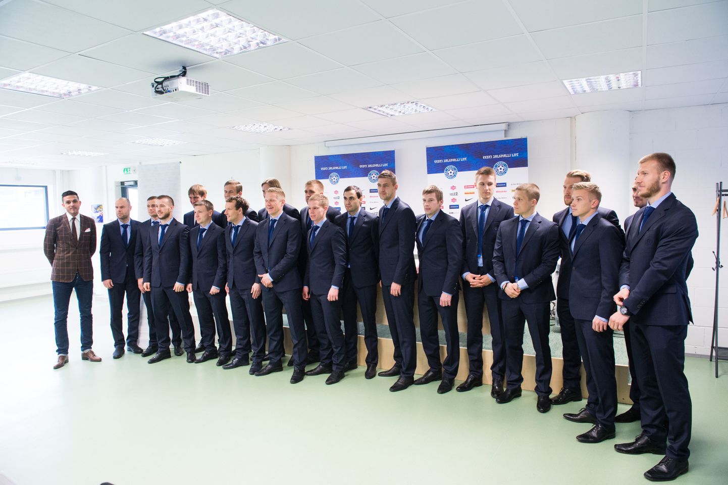 Eesti jalgpallikoondis pressikonverentsil.