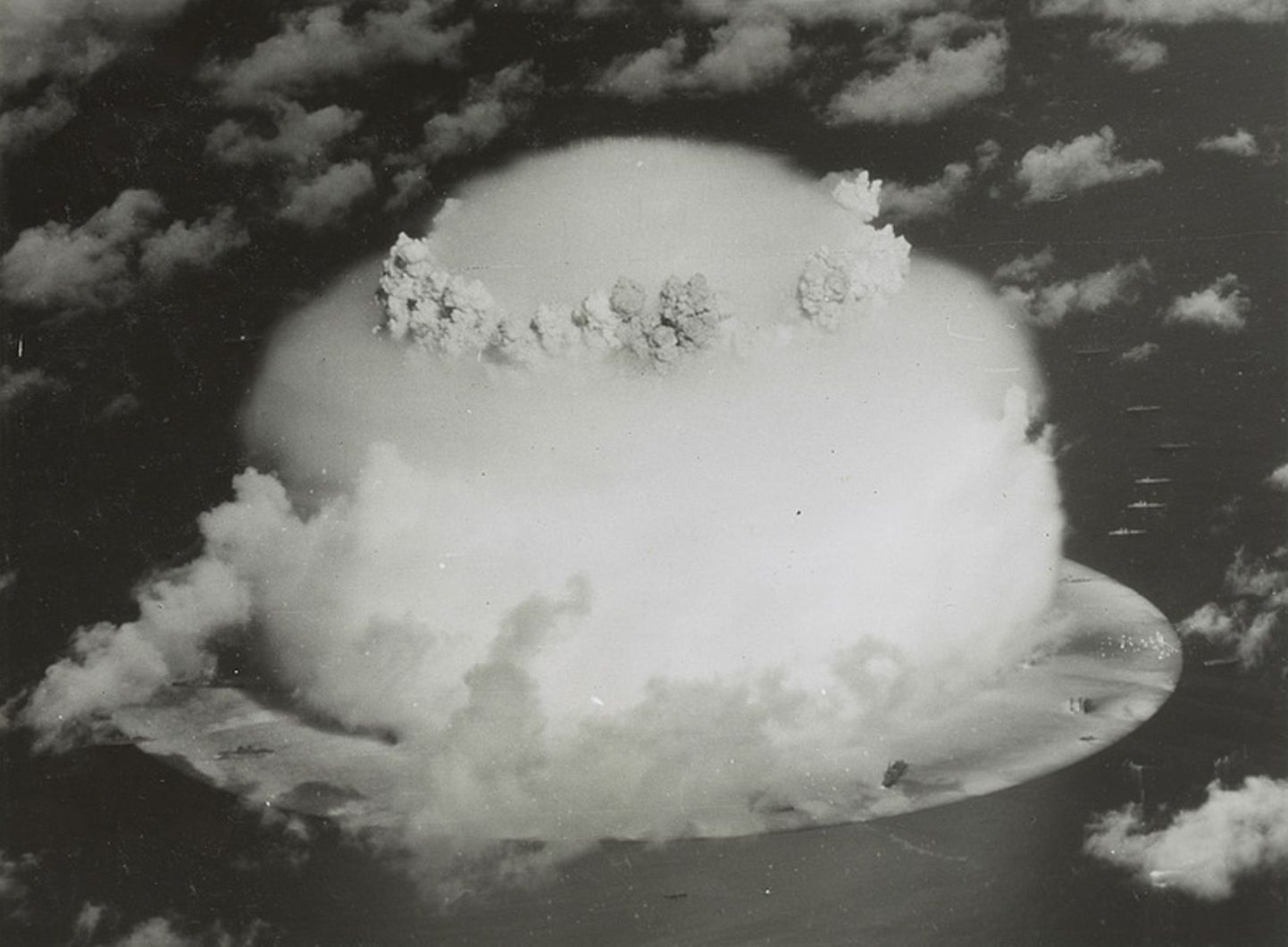 1946. aastal Bikini atollil tehtud tuumakatsetusel kerkinud seen.