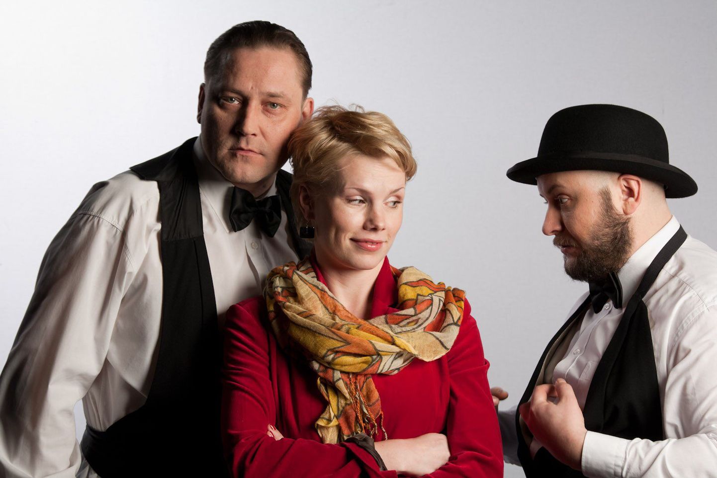 Lavastaja Kati Kivitar koos teatritükis “39 astet” kaasa tegevate Üllar saaremäe (vasakul) ja Peeter Rästasega.