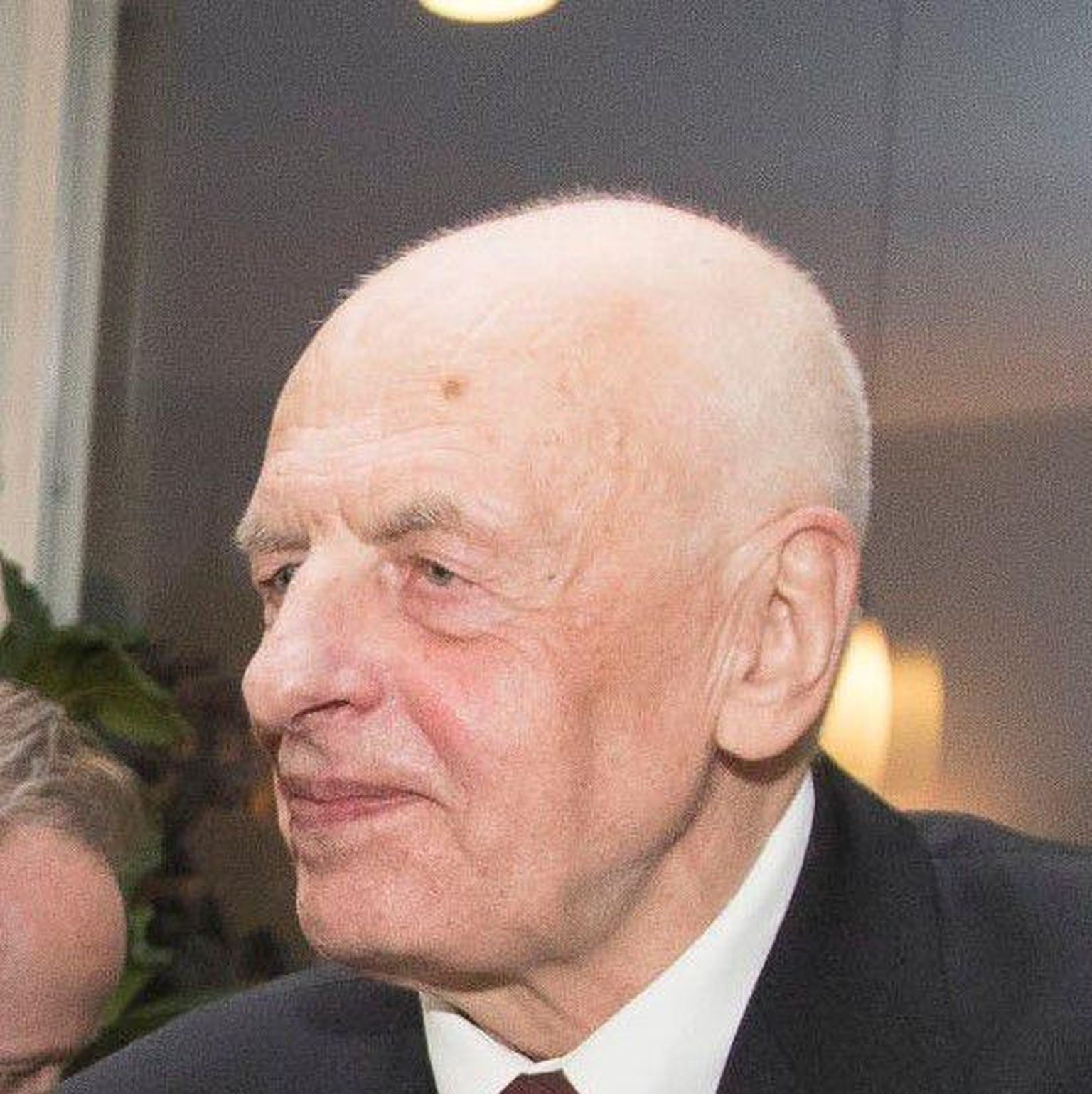 Traadi loomingu läbiv teema on maa- ja külaelu.