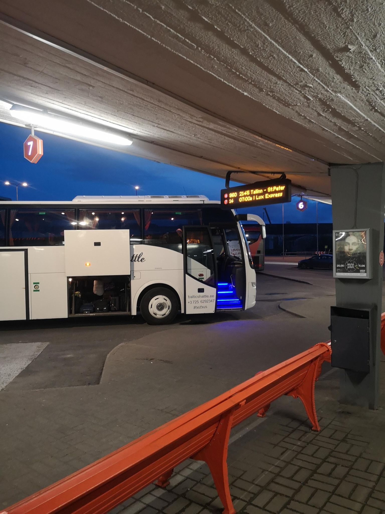 Baltic Shuttle’i piletihinnad jäävad 20 ja 35 euro vahele ja buss pole täis, kuid kuidagimoodi paistab äri end ikka ära tasuvat.