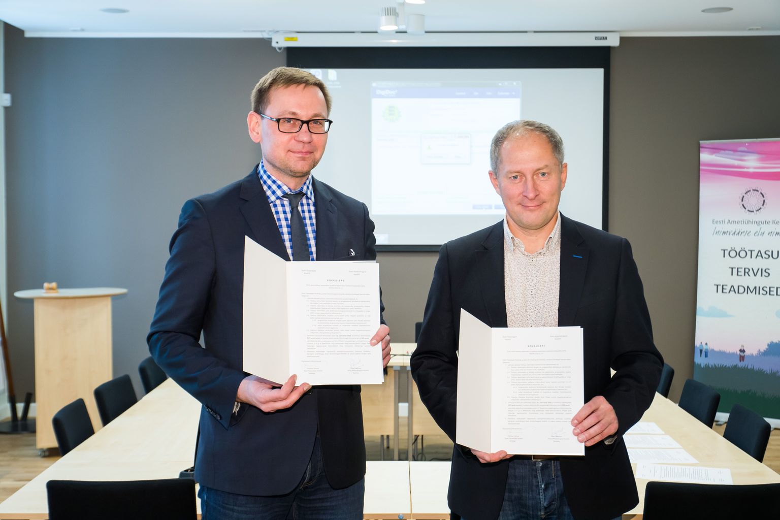 Eesti Tööandjate Keskliidu juhataja Toomas Tamsar ja Ametiühingute Keskliidu esimees Peep Peterson