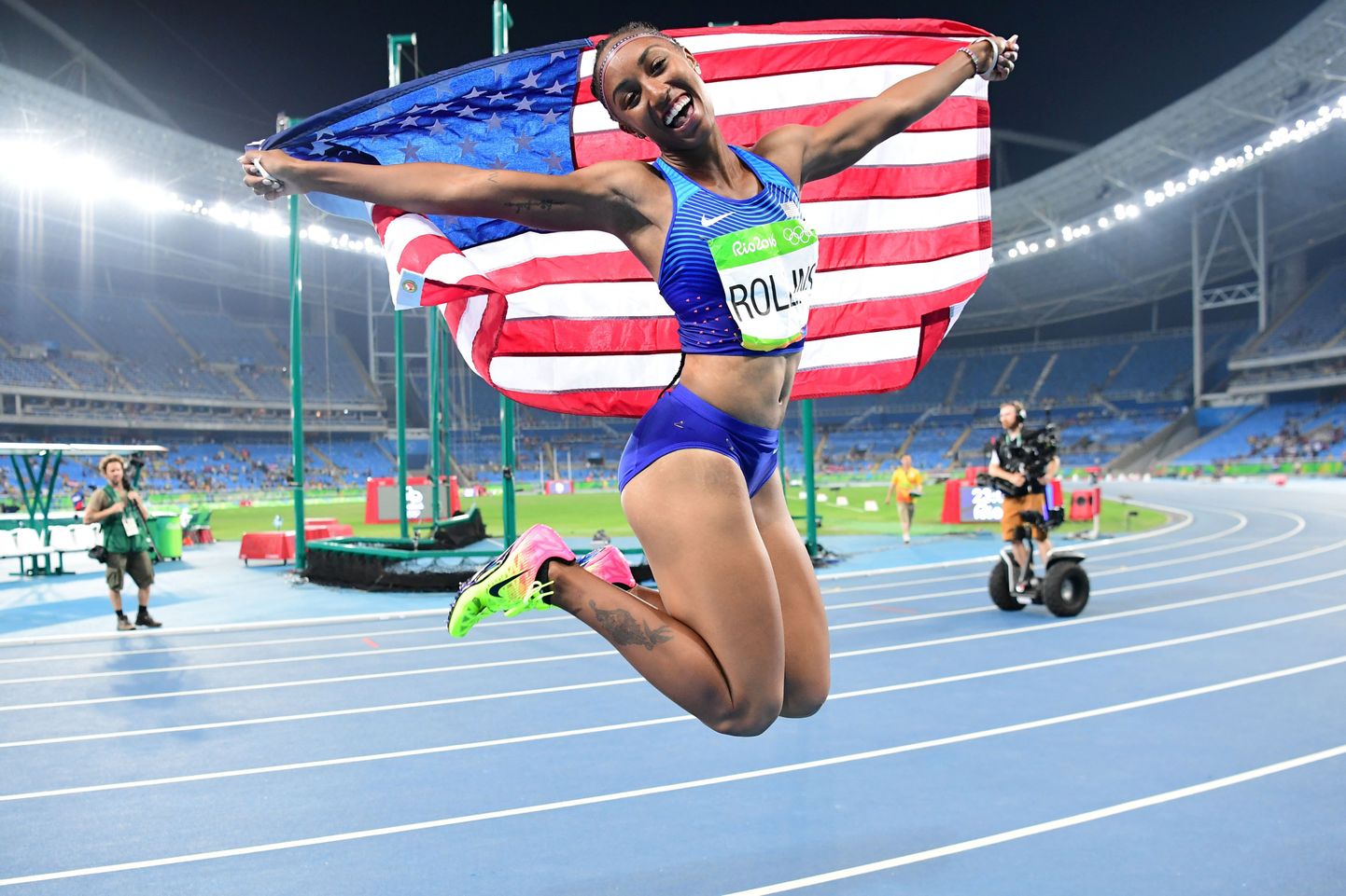 Brianna Rollins tähistamas Rio olümpiavõitu.
