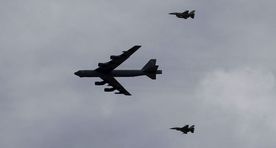 Перехват бомбардировщиков США российским Су-27 над Балтийским морем сфотографировали с борта самолета