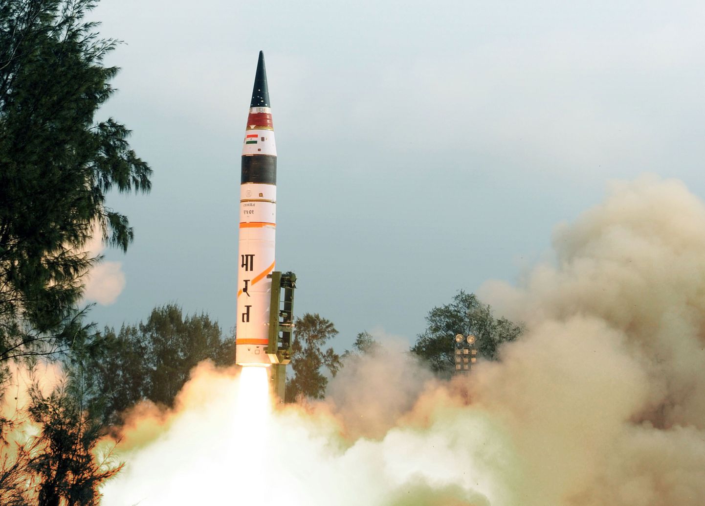 5000-kilomeetrise tegevusraadiusega India Agni-V rakett.