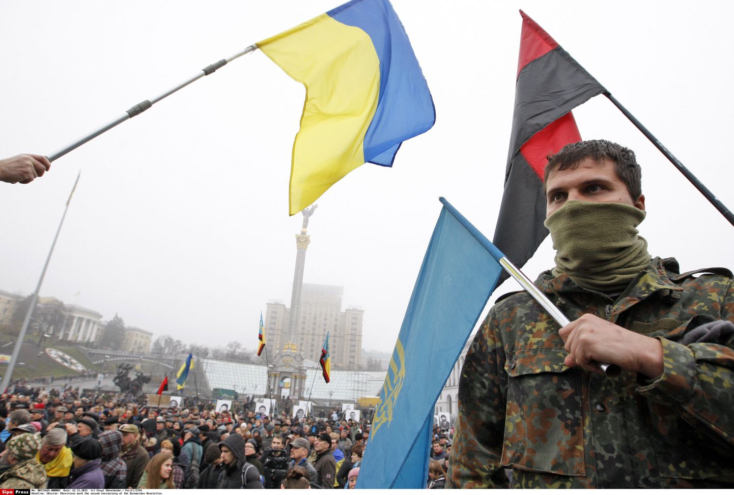 Ukrainlased Maidani väljakul Väärikuse revolutsiooni teist aastapäeva tähistamas.