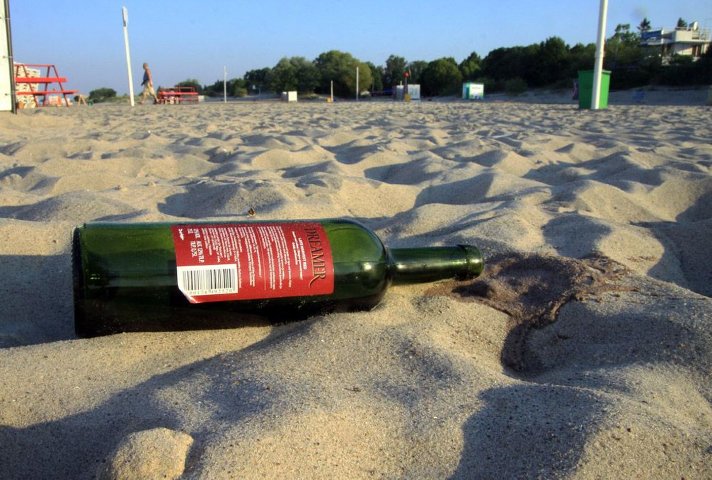 Жара, море, алкоголь и статистика смертей. Пляж — общественное место, и на него распространяются соответствующие правила, касающиеся распития спиртных напитков в общественных местах.