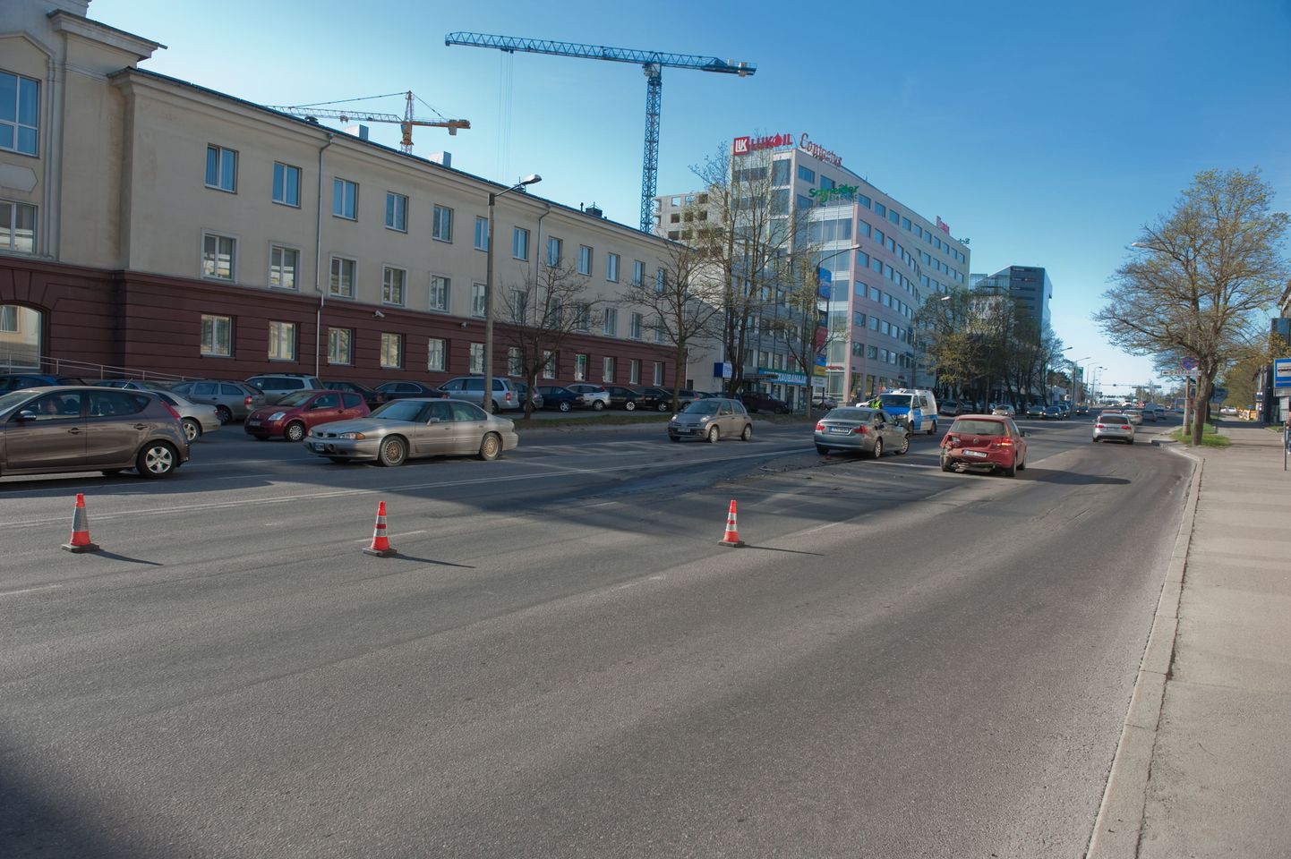 Hallivanamehe bussipeatus Pärnu mnt.