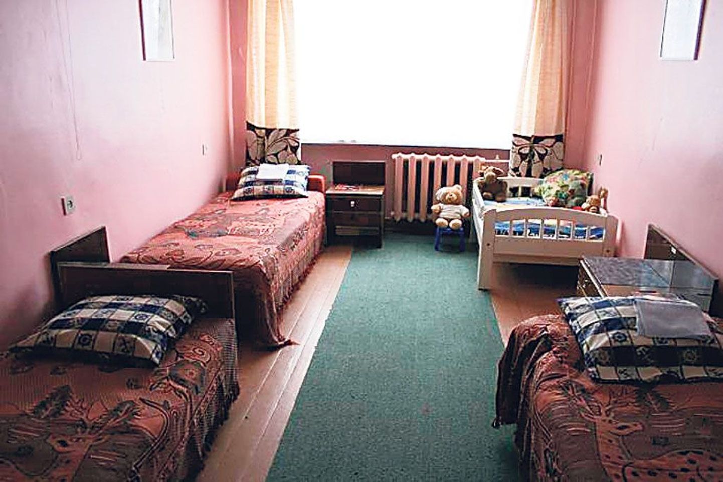 Varjupaigas on 12 kohta, voodeid jagub nii suurtele kui lastele.