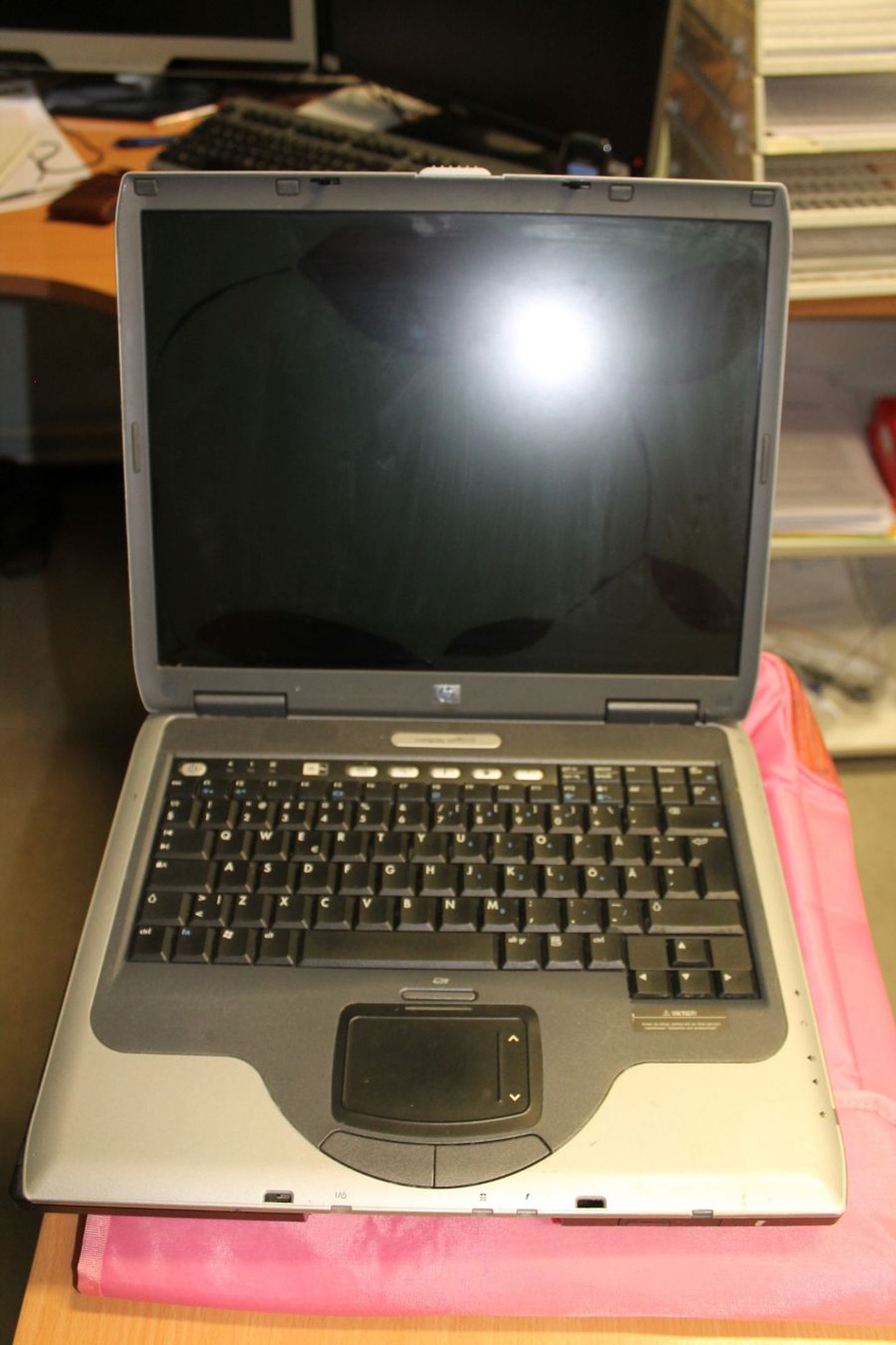 Неисправный ноутбук, который сосед якобы отдал в ремонт.