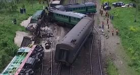 Видео: на Украине столкнулись пассажирский и грузовой поезда