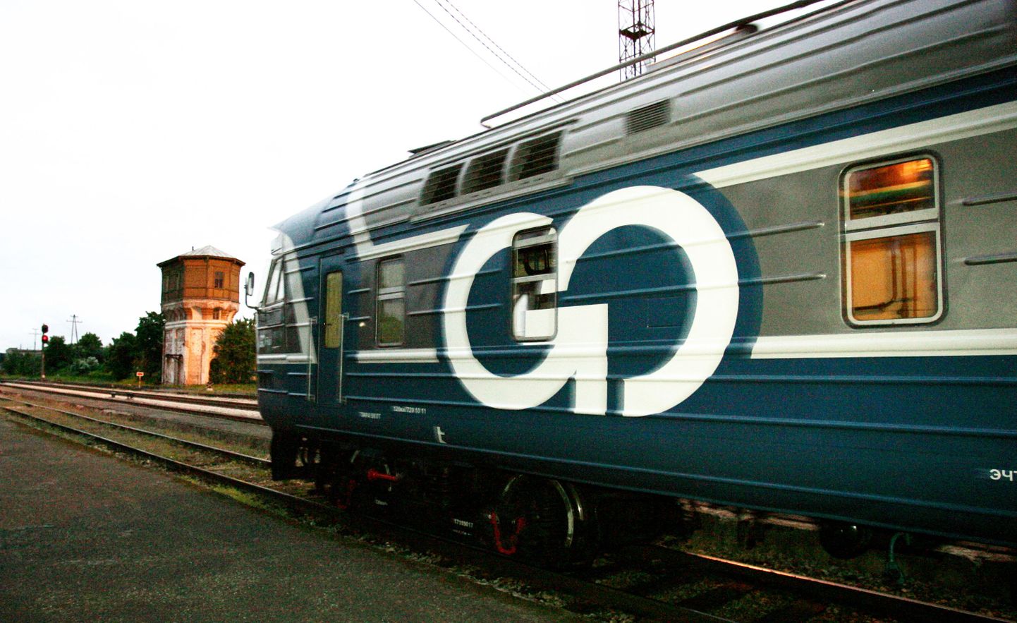 Поезд фирмы Go Rail.