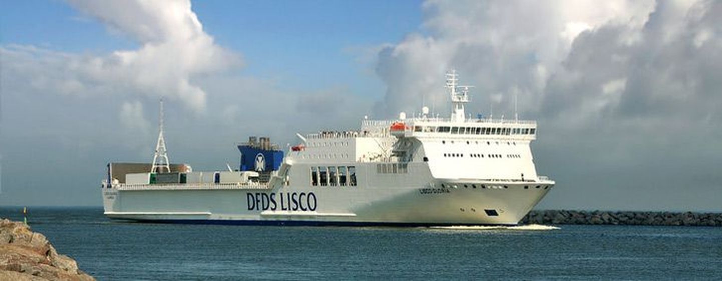 Пассажирское судно M/V Lisco Gloria.