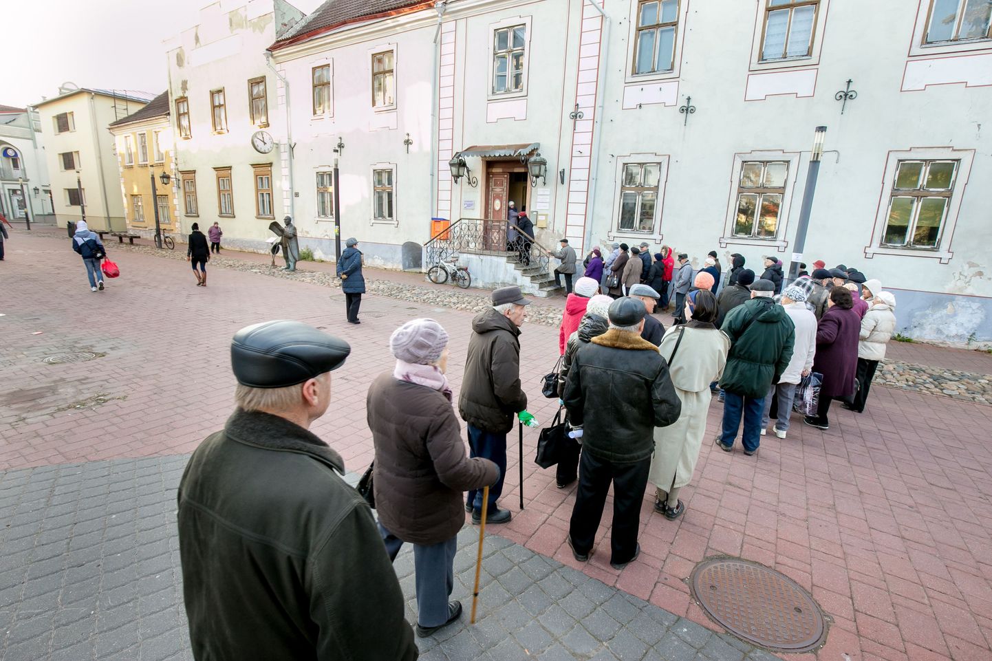 Vene Föderatsiooni suursaatkond võttis täna vastu Pärnus elavaid Vene kodanikest pensionäre.