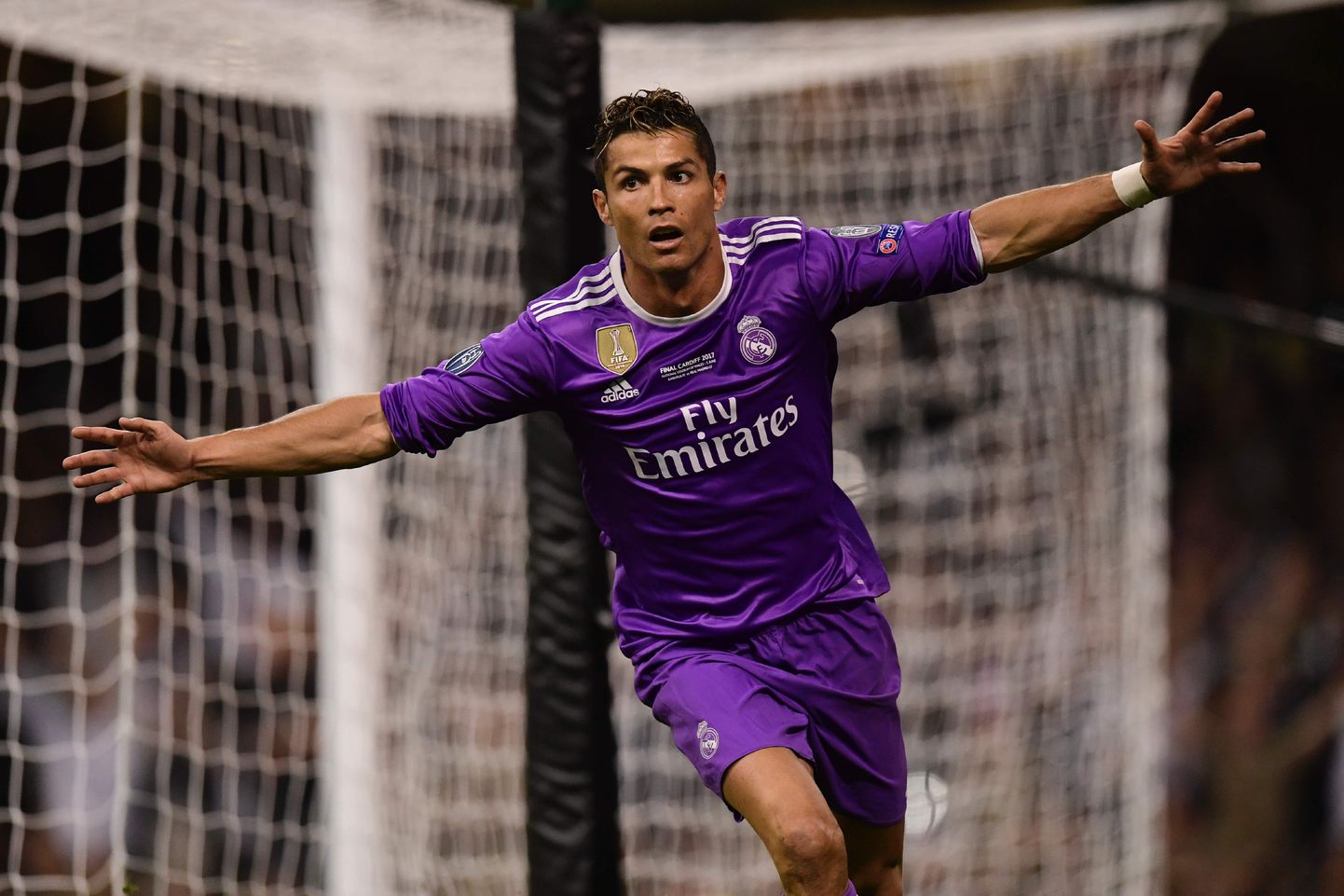 Cristiano Ronaldo Meistrite liiga finaali väravat tähistamas.