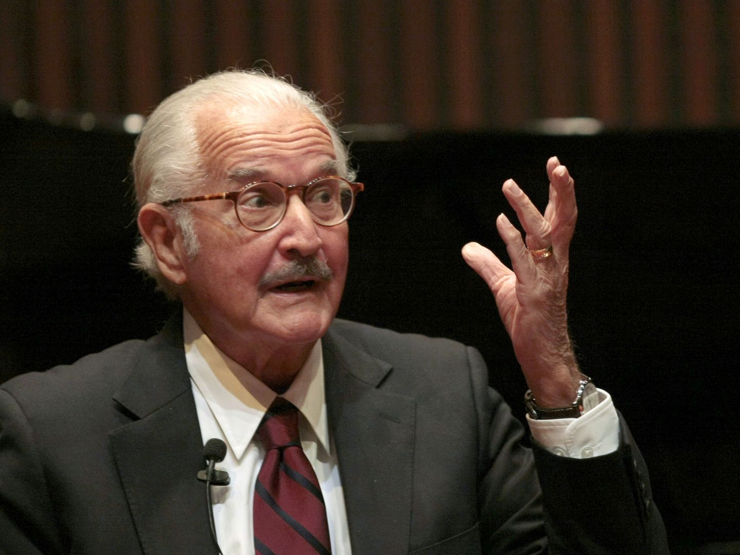 Carlos Fuentes 2008. aastal 80-aastasena.