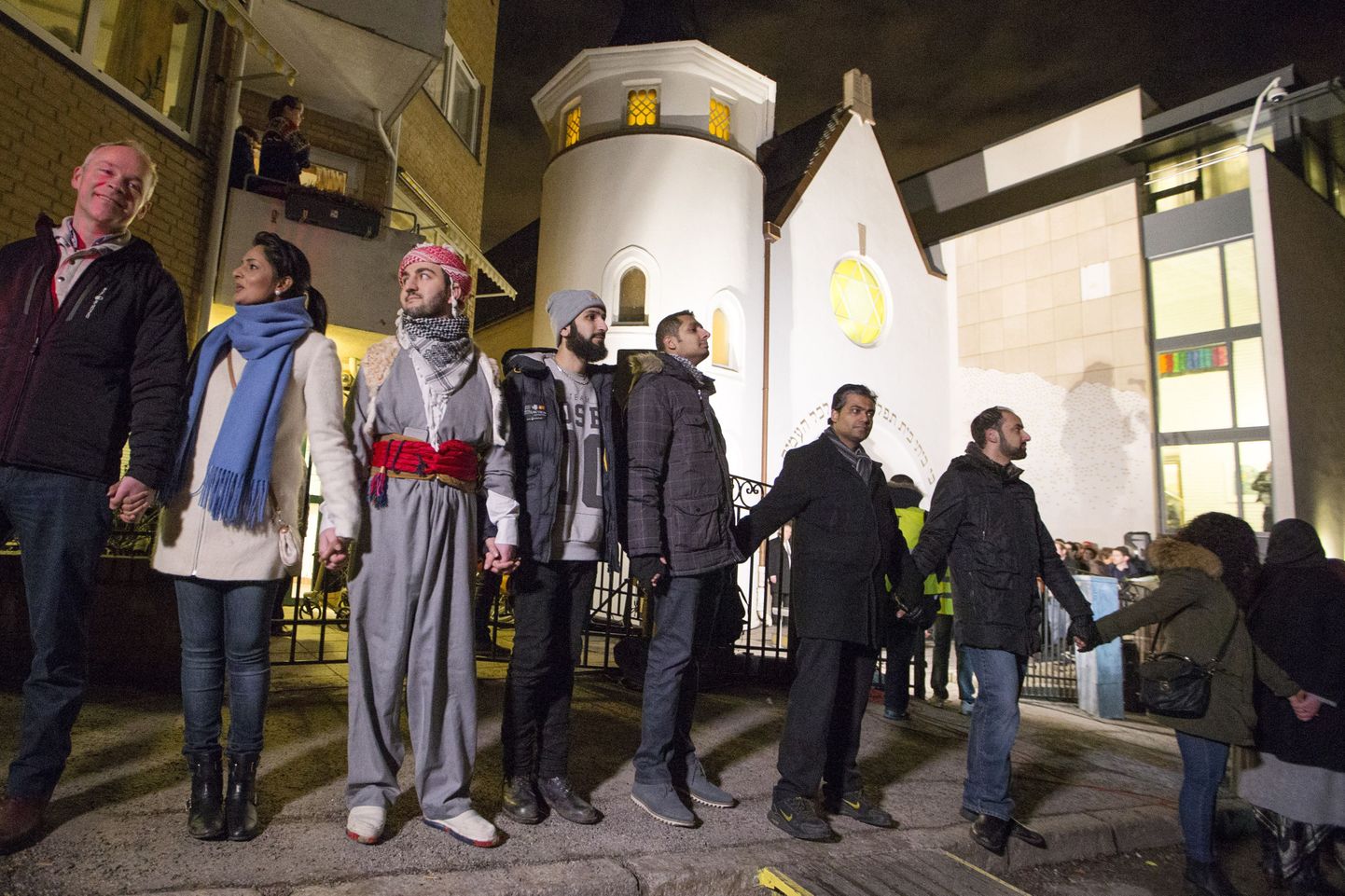 Oslo moslemid moodustasid «rahu ringi» kohaliku sünagoogi ümber