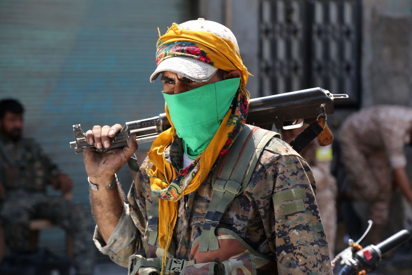 Süüria Demokraatlike Jõudude (SDF) võitleja.