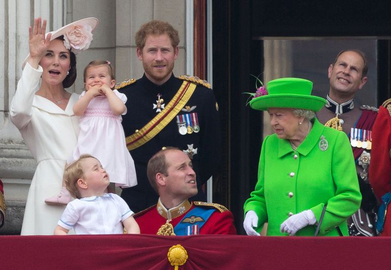 Briti kuninglik perekond: Cambridge'i hertsoginna Catherine, printsess Charlotte, prints George, prints William, prints Harry, kuninganna Elizabeth II ja Wessexi krahv, prints Edward