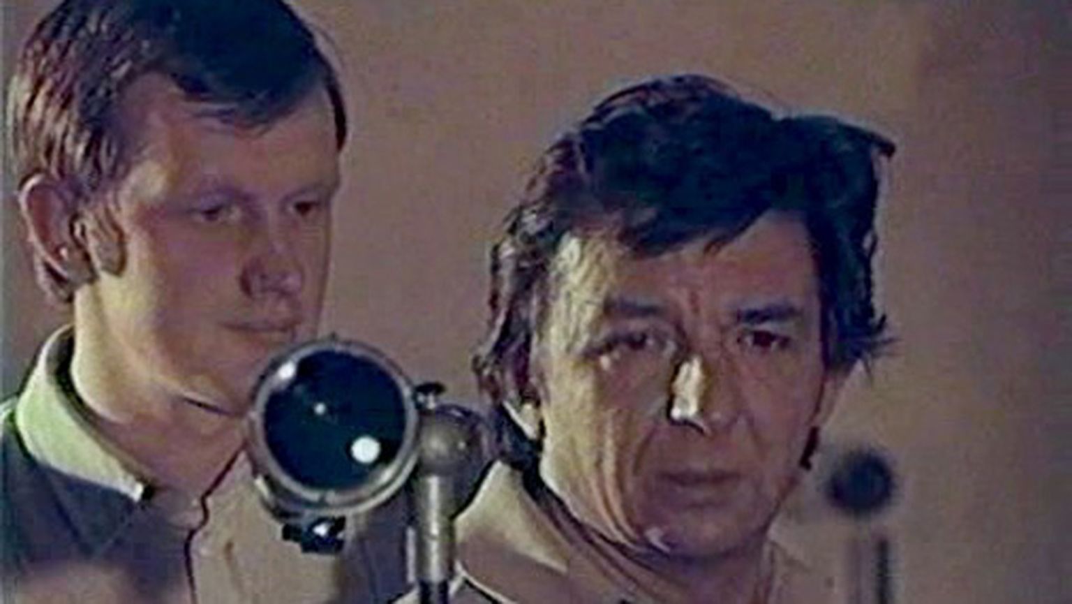 Aktieri Jānis Paukštello un Tālivaldis Āboliņš filmā "Nepabeigtās vakariņas"
