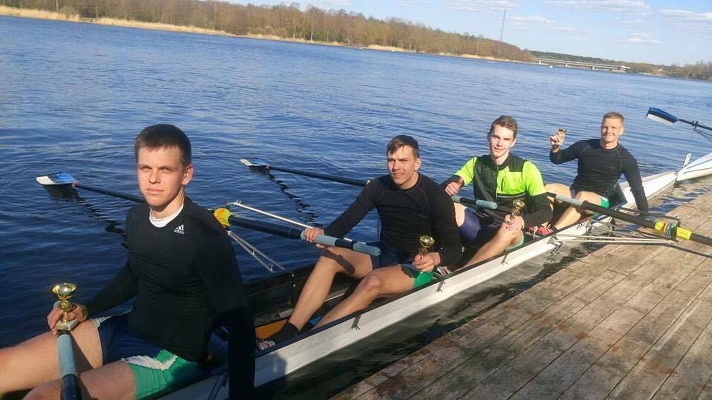 Viljandi sõudeklubi neljapaat sõitis Pärnu jõel välja kiireima aja. Pildil vasakult Rain Laidma, Kaarel Kuslap, Markus Toom ja Robert Jürimaa.