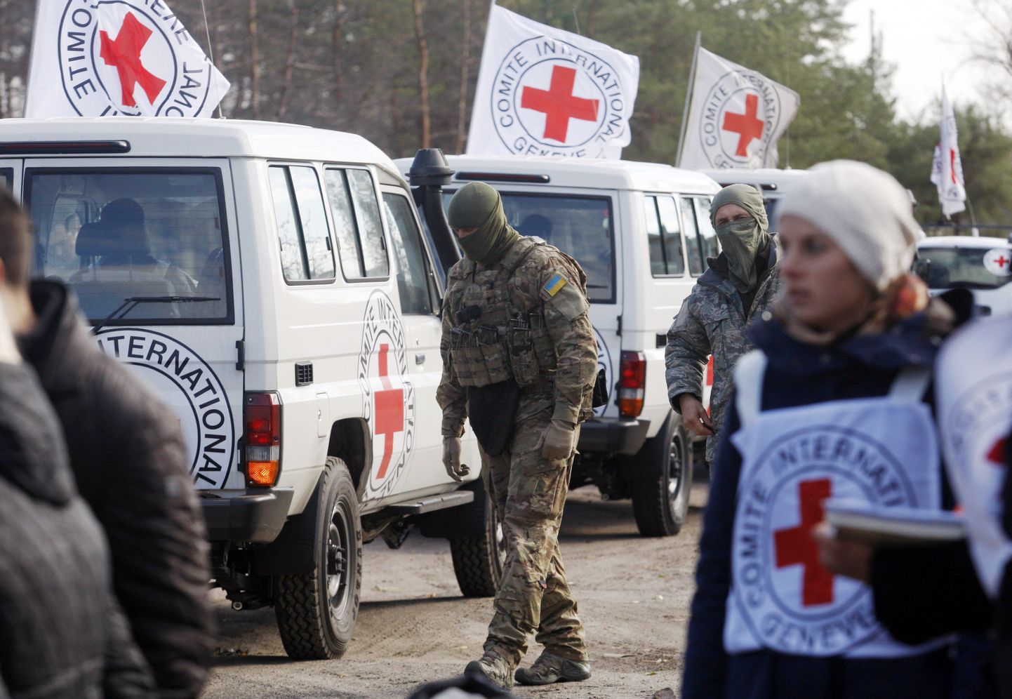Punase Risti esindajad jälgimas vangide vahetust 29. oktoobril Luganski piirkonnas.