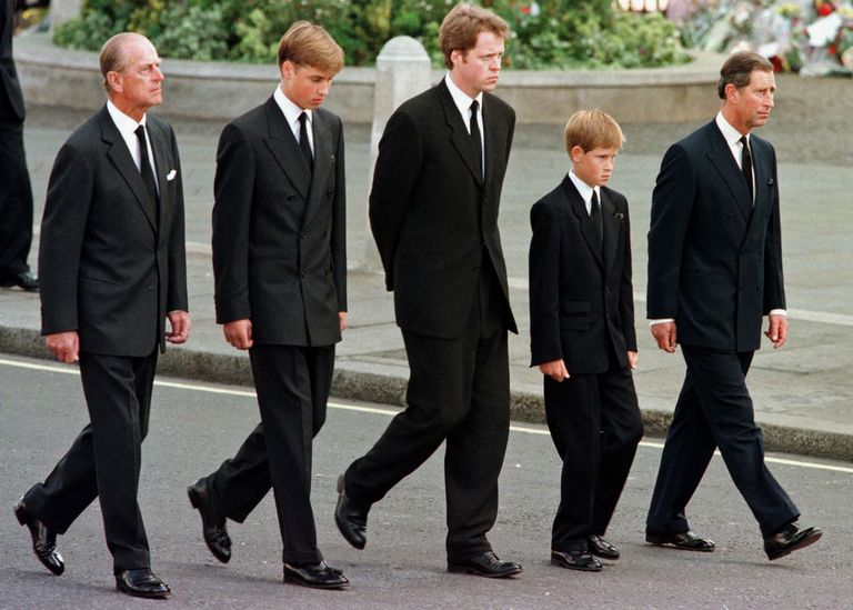 Printsess Diana matused. Vasakult paremale: prints Philip, prints William, krahv Charles Spencer, prints Harry ja prints Charles
