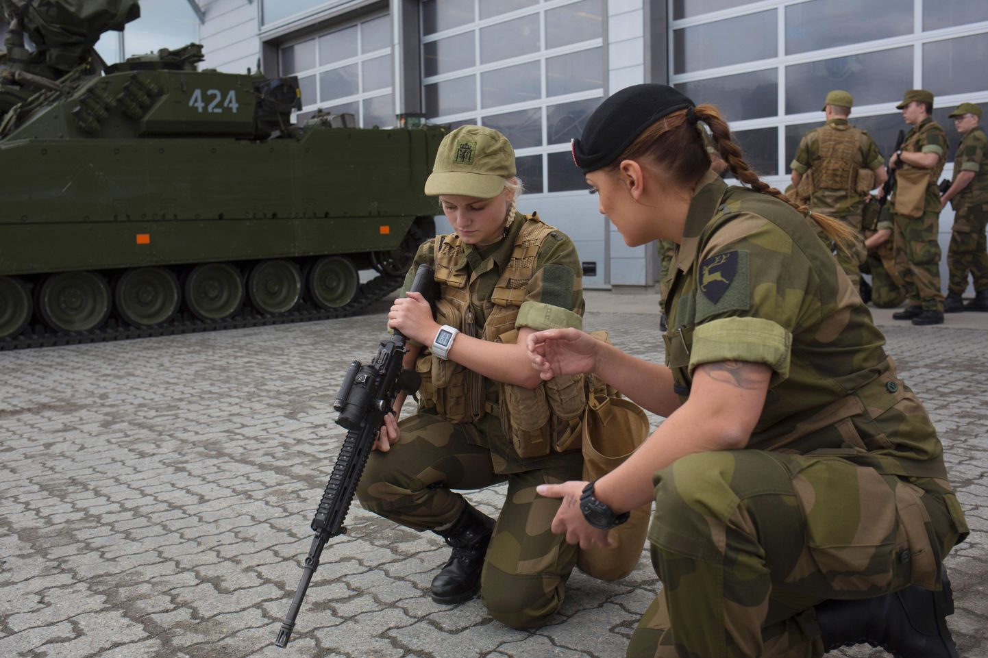 Naissõdurid Setermoeni armeebaasis.