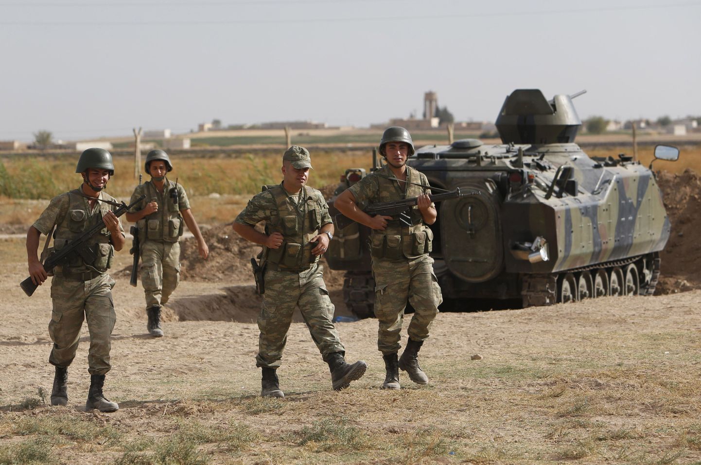 Sõdurid Türgi-Süüria piiril.