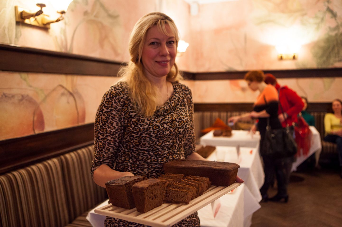 Leiburi korraldatud konkursi «Leiburi Leivategu 2013» võitis haridustöötaja Eha Karus Jõhvist leivaga «Hommikusöögileib».