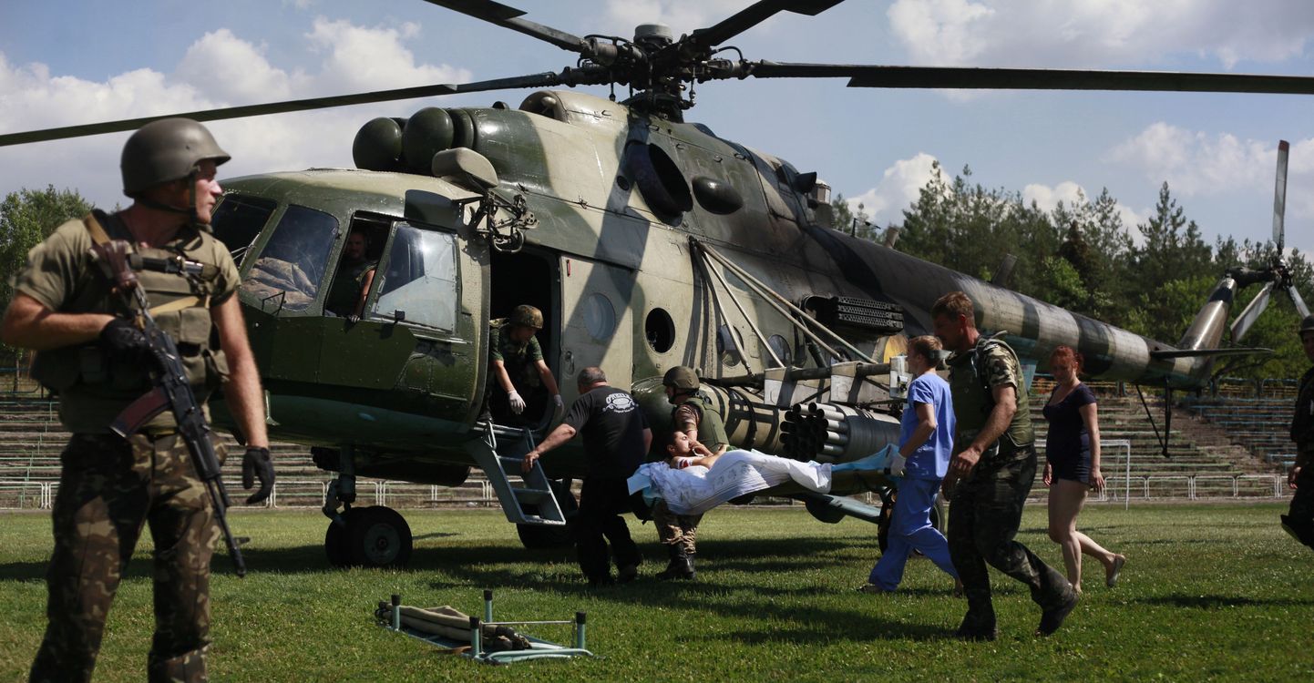 Ukraina armee toimetas 21. augustil Luganski lähistel haavata saanud kaaslase haiglasse. Samal päeval võtsid julgeolekujõud oma valdusesse kaks Pihkva dessantväelaste sõidukit.