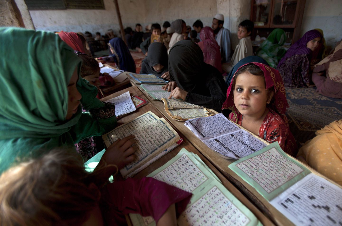 Koraani õppivad Pakistani lapsed