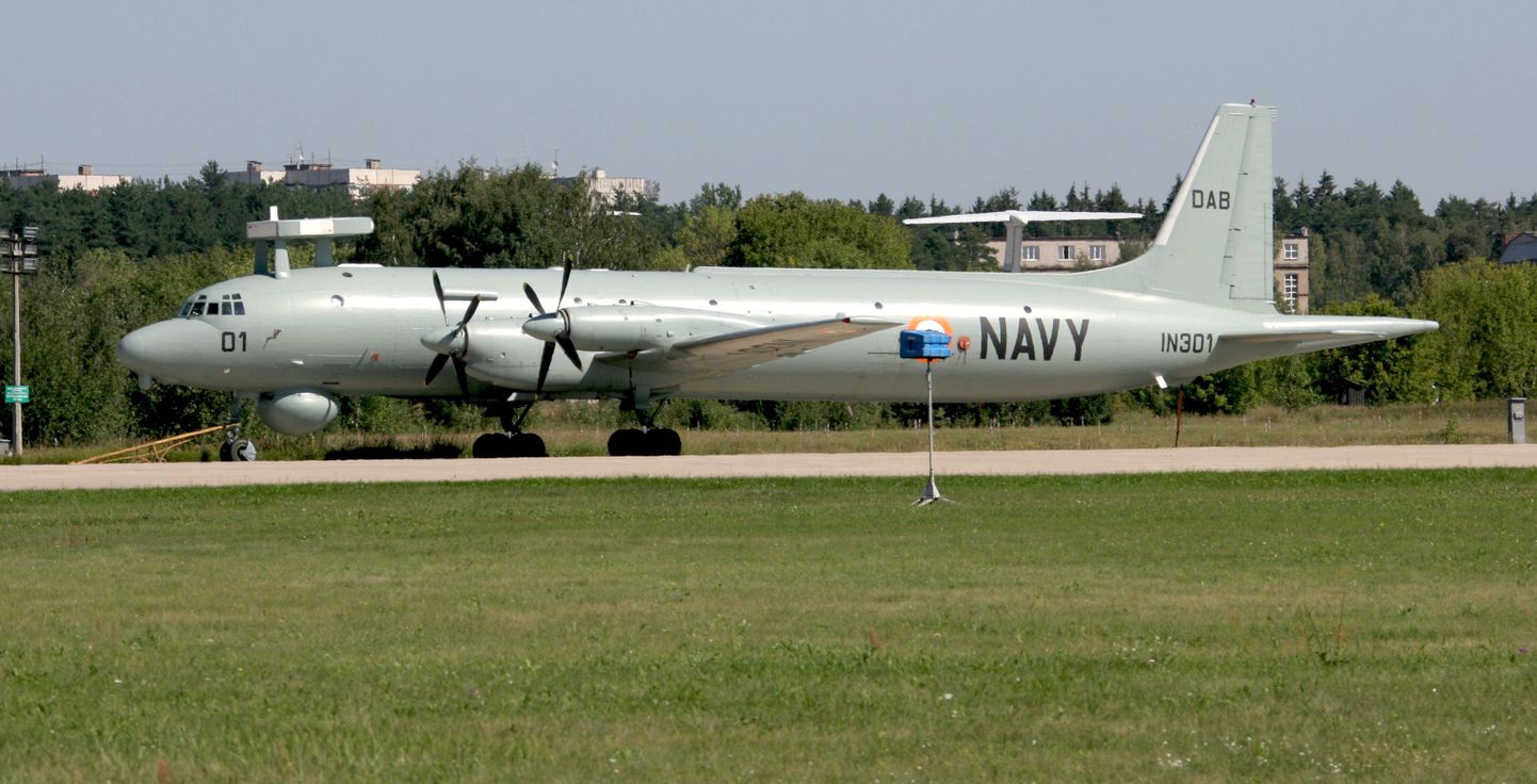 Самолет Ил-38.