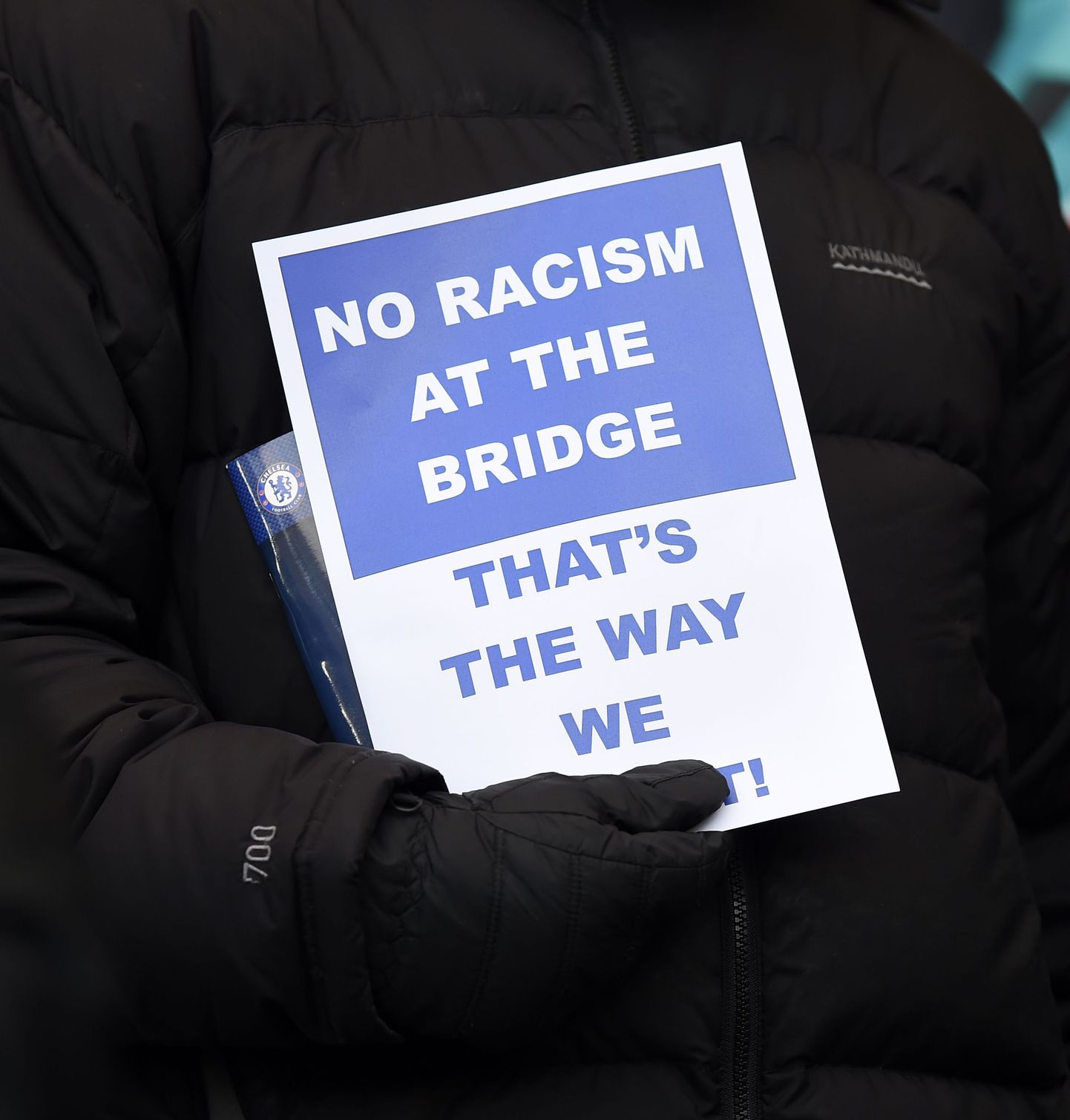 Лондонский клуб уже запретил посещение «Стэмфорд Бридж» пяти фанатам-участникам расистского инцидента, которым грозит до трех лет тюрьмы.