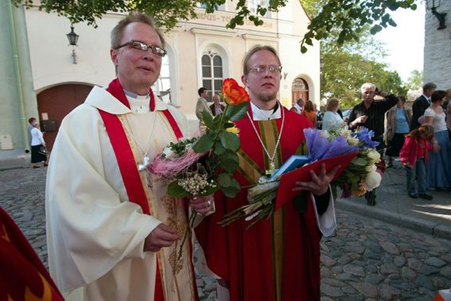 Viru-Jaagupi kirikuõpetajal Tarmo Linnas (vasakul).