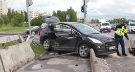 Vasakpööret sooritanud naine põhjustas avarii
