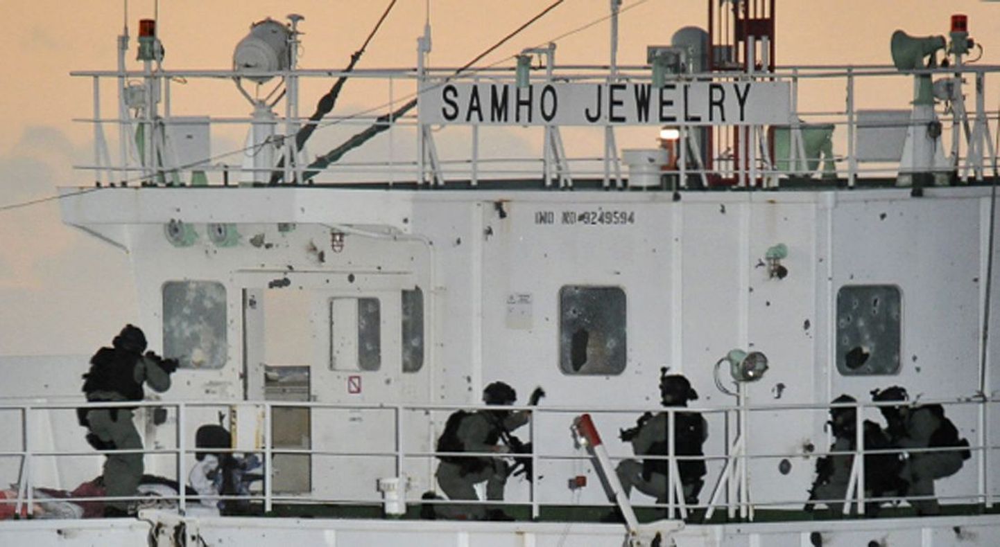 Lõuna-Korea eriväelased Samho Jewelryt vabastamas.