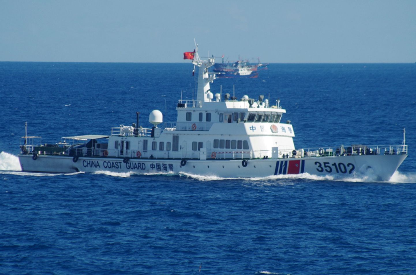 Hiina rannavalvealus vaidlusaluste saarte lähedal.
