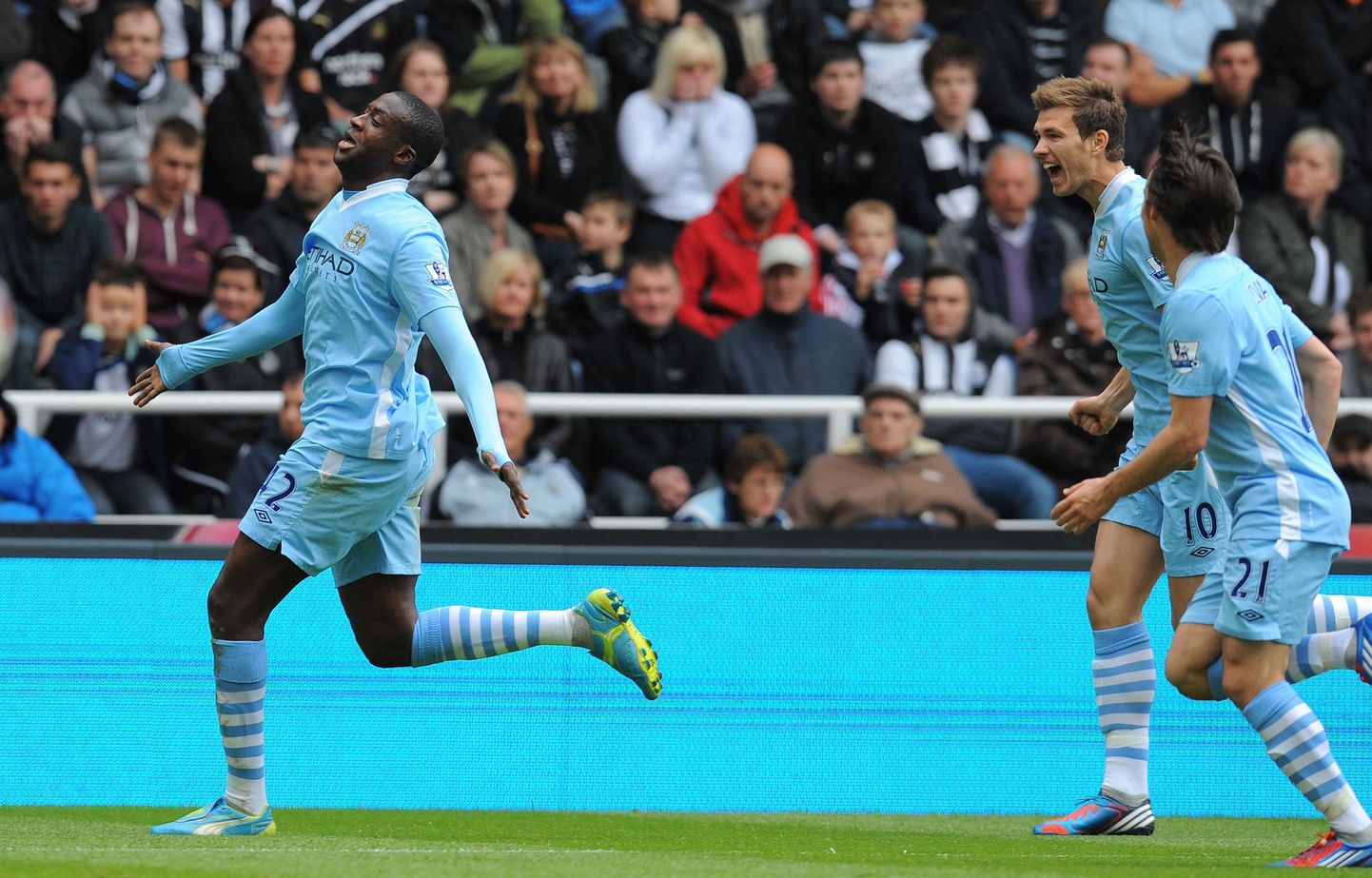 Yaya Toure (vasakul) lõi City eest Newcastle'i võrku kaks ülitähtsat väravat.