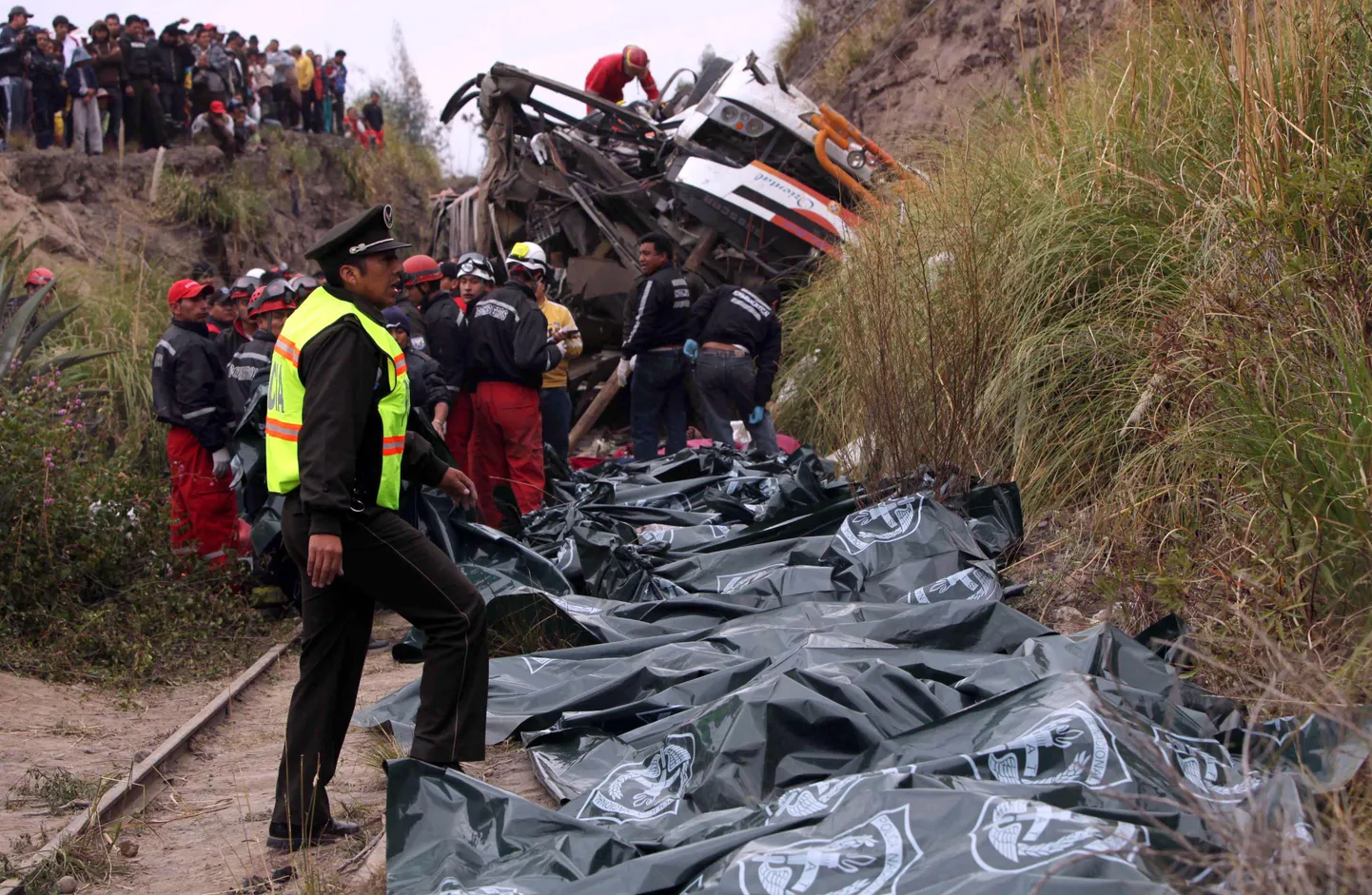 Ecuadori bussiõnnetuses hukkus 38 inimest