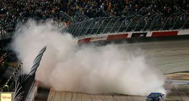 Видео: гонка серии NASCAR завершилась дракой пилотов