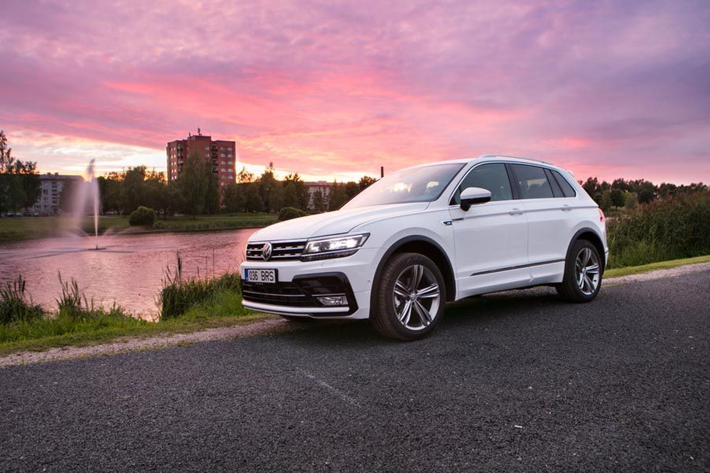 Välimus on uuel Tiguanil üsna turd ja sobitub Volkswageni praeguse disainikeelega.
