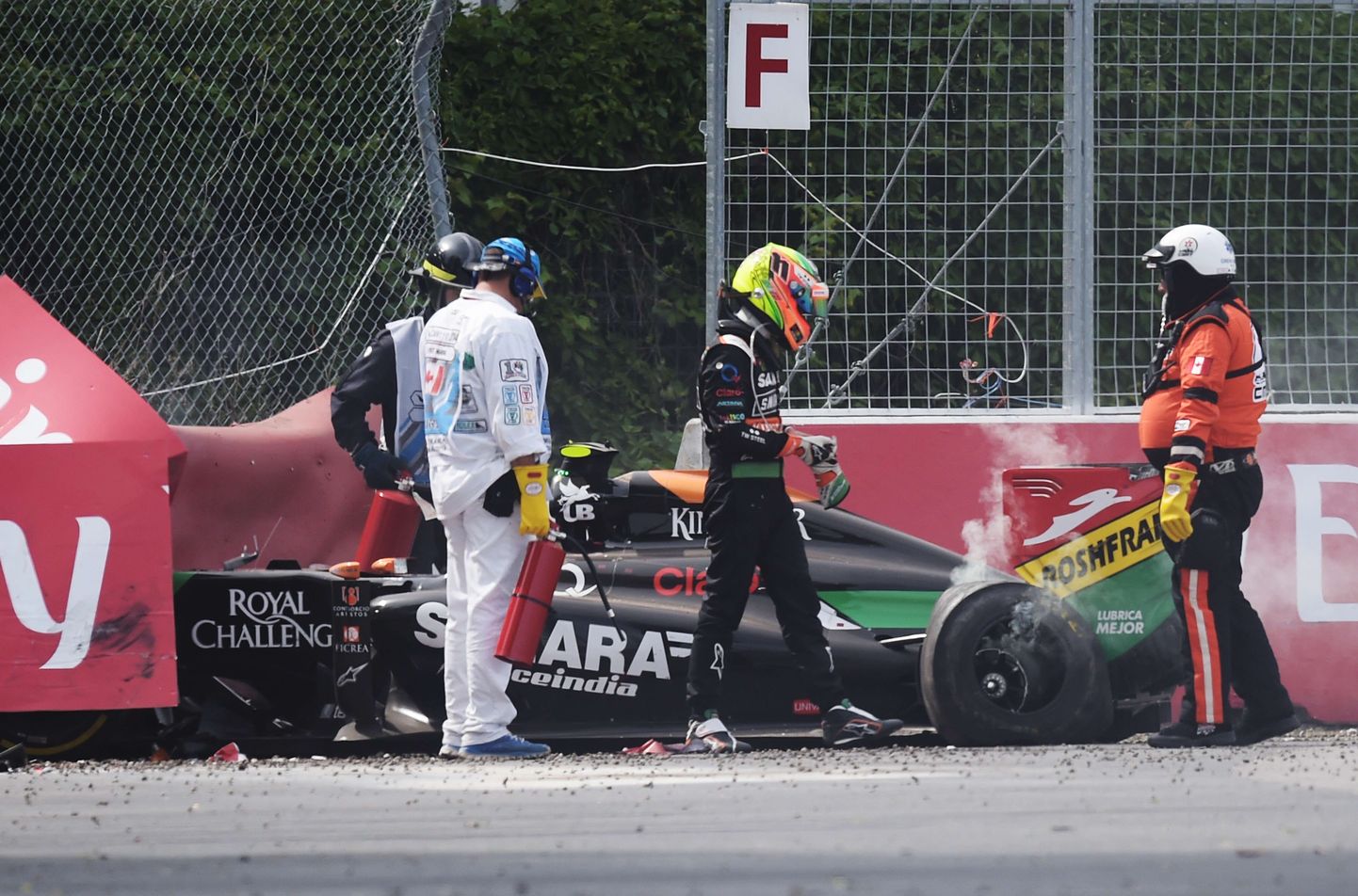 Sergio Perez ja tema raja äärde jäänud masin.