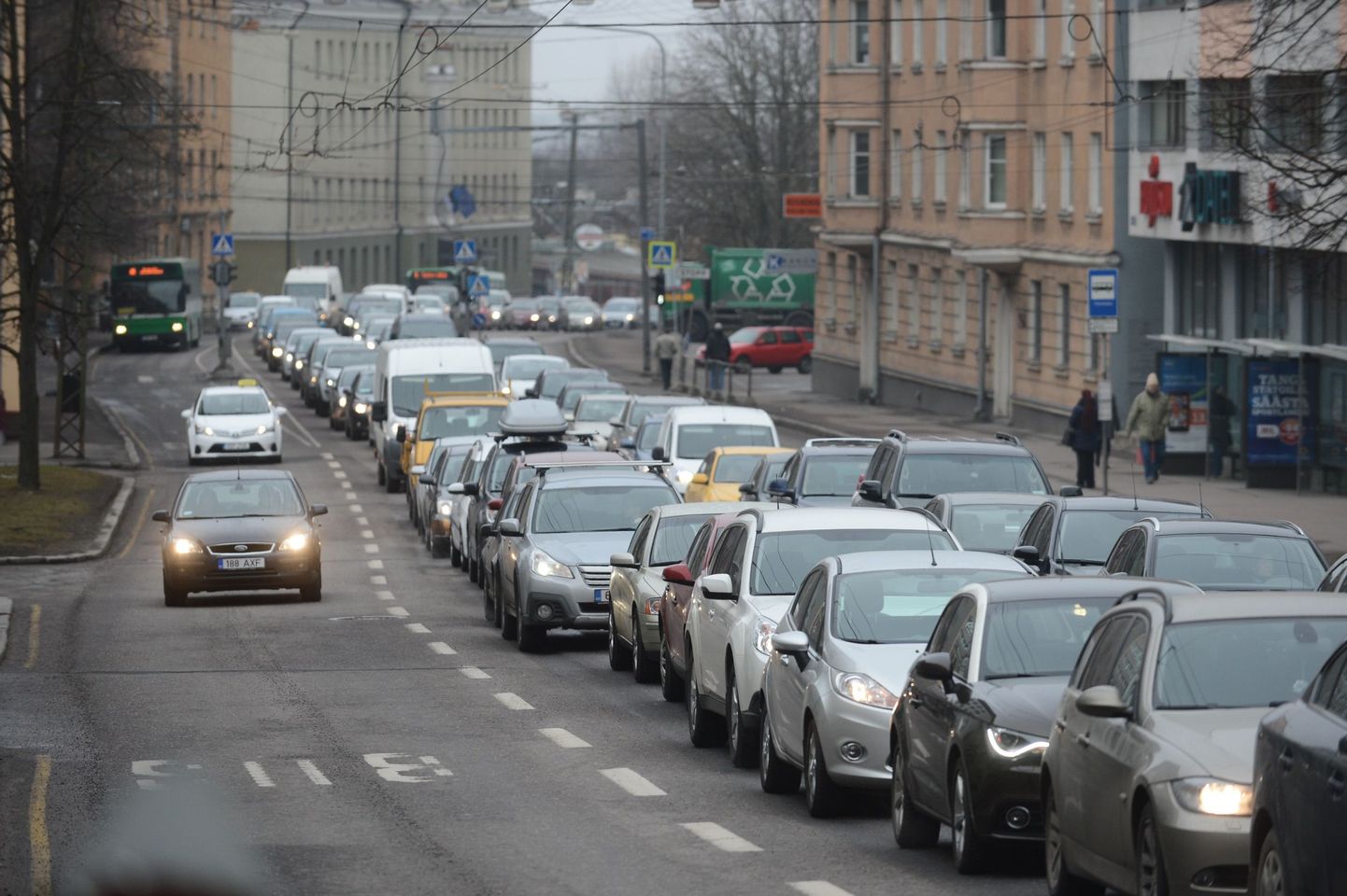 Juulikuu toob kaasa täiendavad kitsendused Tallinna niigi ahtakses liiklusruumis.