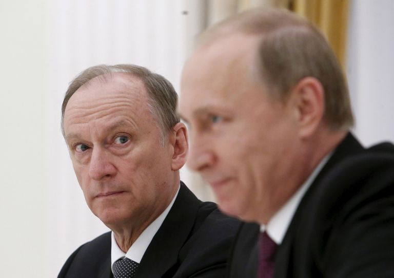 Vene julgeolekunõukogu sekretär Nikolai Patrušev (vasakul) ja Venemaa president Vladimir Putin. Foto: AP