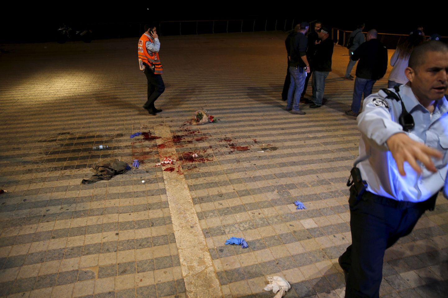 Politseinikud sündmuspaigal Tel Avivis.