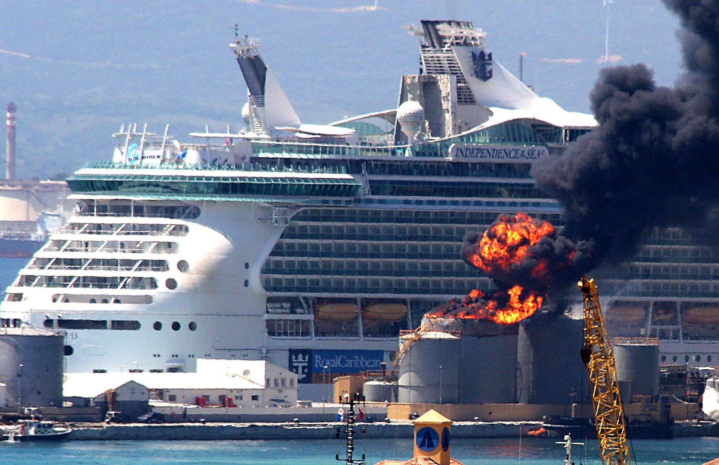 Gibraltari sadamas plahvatas kütusemahuti.