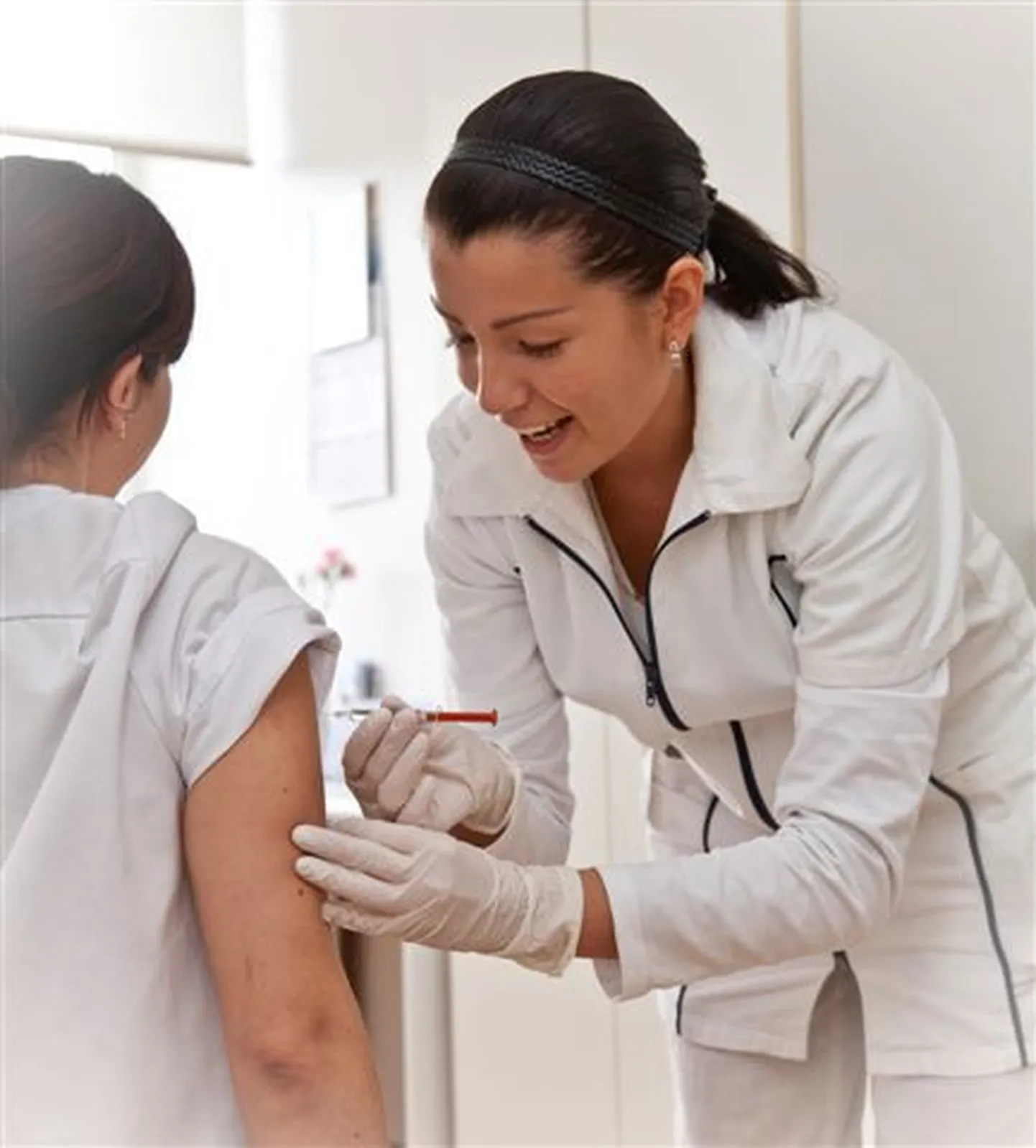 Emakakaelavähi vaktsiini süstitakse lihasesiseselt nagu teisigi vaktsiine.